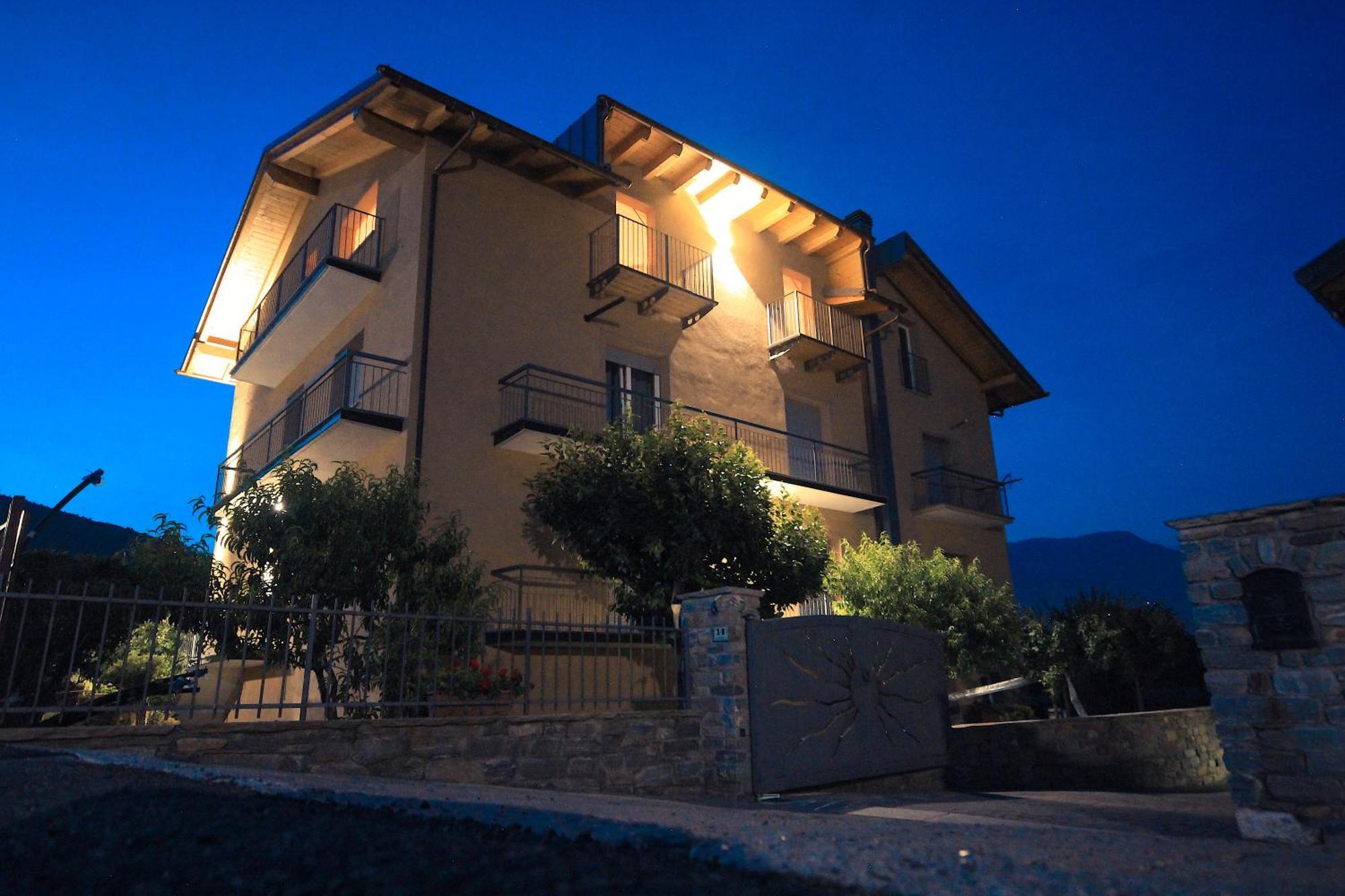 Hotel L'Adret Gressan Exterior foto
